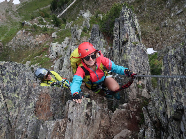 Speikboden-Klettersteig: Leonie und Sigrid zwischen Nepalbrücke und Ausstieg