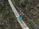 Speikboden-Klettersteig: Leonie auf der Nepalbrücke