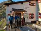 Christoph, Reinhard und Irene bei der Chemnitzer Hütte, 2.419 m (30. Juni)