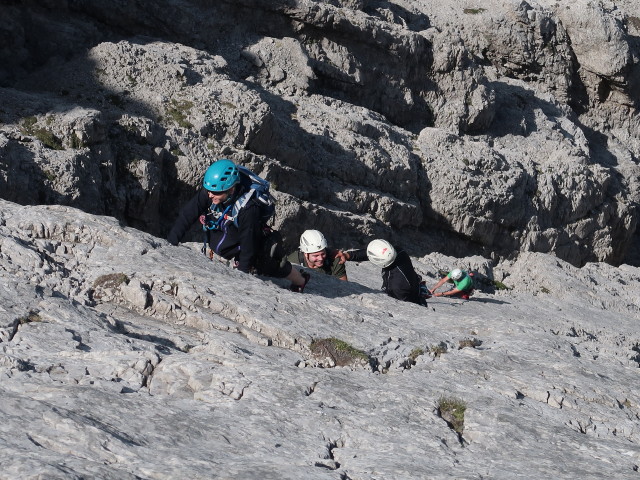 Gamsplatte: Irene, Alexander, Christoph und Reinhard beim Stand nach der 6. Seillänge