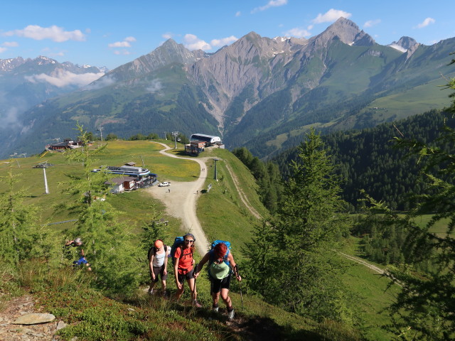 Josef, Sonja, Marion und Michaela zwischen Bergstation der Goldriedbahn und Bunköpfl