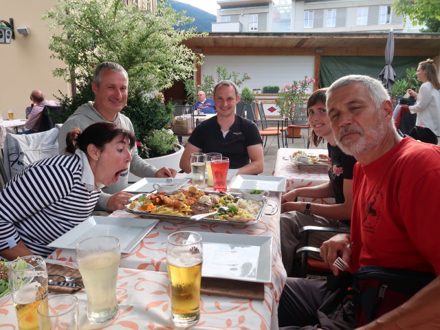 Ulrike, Erich, Werner, Sonja und Josef im Gasthof zum Goldenen Fisch (6. Juli)