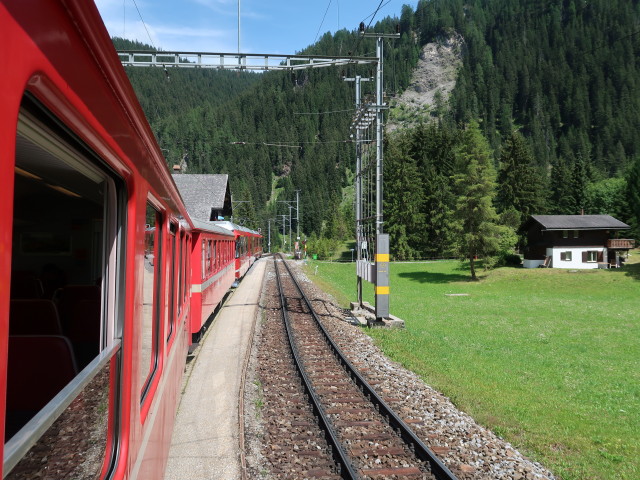 R 1448 im Bahnhof Litzirüti, 1.452 m