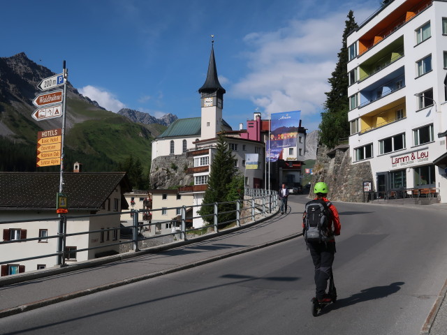 Carmen auf der Poststrasse in Arosa