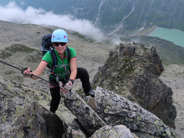 Krokodil-Klettersteig: Marisa am Gipfel des zweiten Turms (28. Juli)