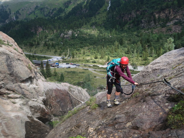 Holderli-Seppl-Klettersteig: Angela zwischen erster und zweiter Br&uuml;cke (4. Aug.)