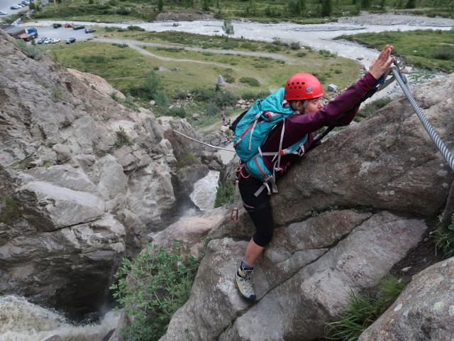 Holderli-Seppl-Klettersteig: Angela zwischen erster und zweiter Brücke (4. Aug.)