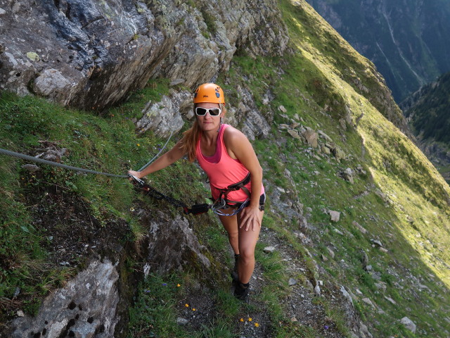 Kleinb&auml;renzinne-Klettersteig: Evelyn im Einstieg (15. Aug.)