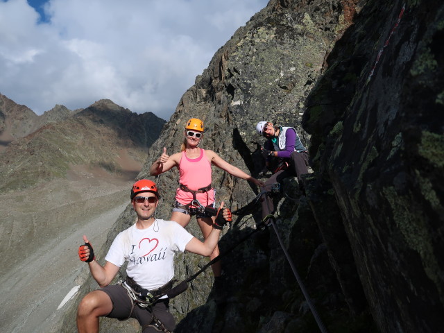 Kleinb&auml;renzinne-Klettersteig: Ich, Evelyn und Bernadette im Ausstieg (15. Aug.)