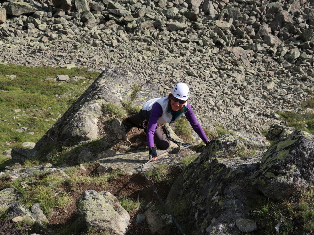 Kleinb&auml;renzinne-Klettersteig: Bernadette im Abstieg (15. Aug.)
