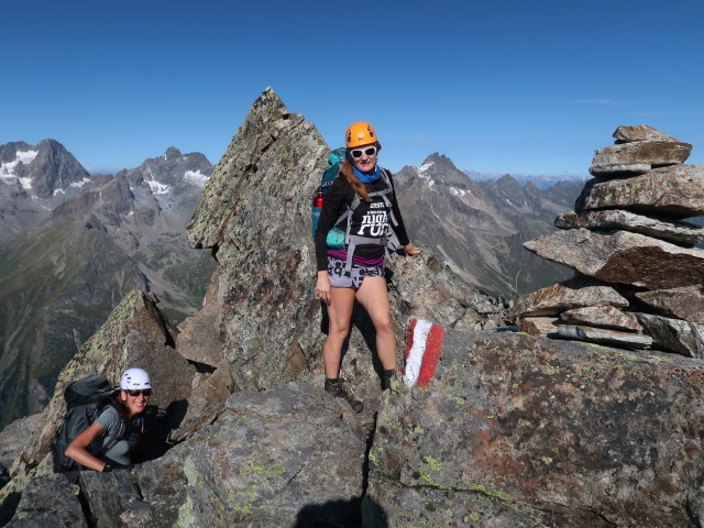 Bernadette und Evelyn am Westgrat der Hohen Geige (16. Aug.)