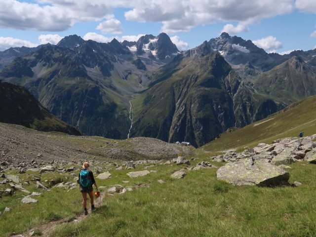 Evelyn am Weg 911 zwischen Hoher Geige und R&uuml;sselsheimer H&uuml;tte (16. Aug.)