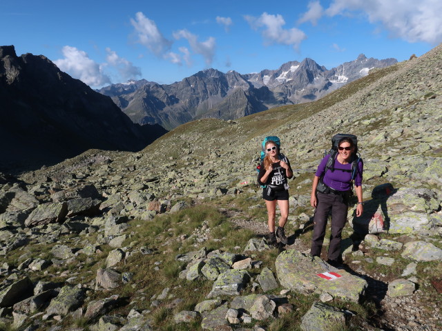 Evelyn und Bernadette am Weg 911 zwischen Kapuzinerjoch und Breitlehnj&ouml;chl (17. Aug.)