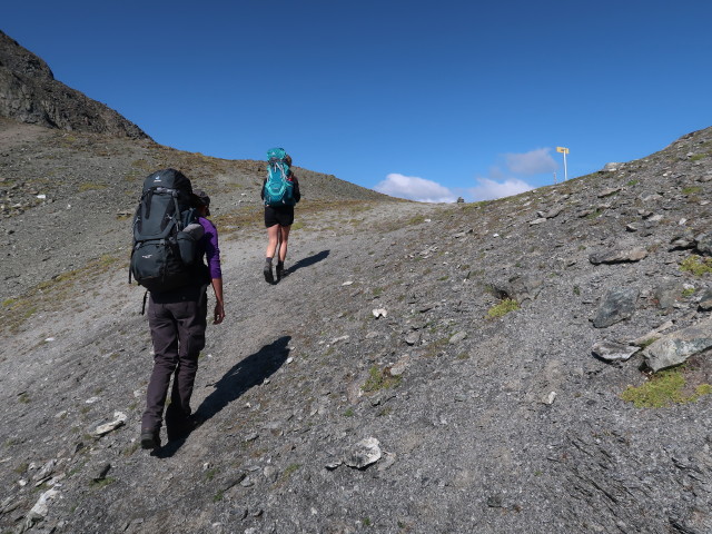 Bernadette und Evelyn am Weg im Sandj&ouml;chl, 2.826 m (17. Aug.)