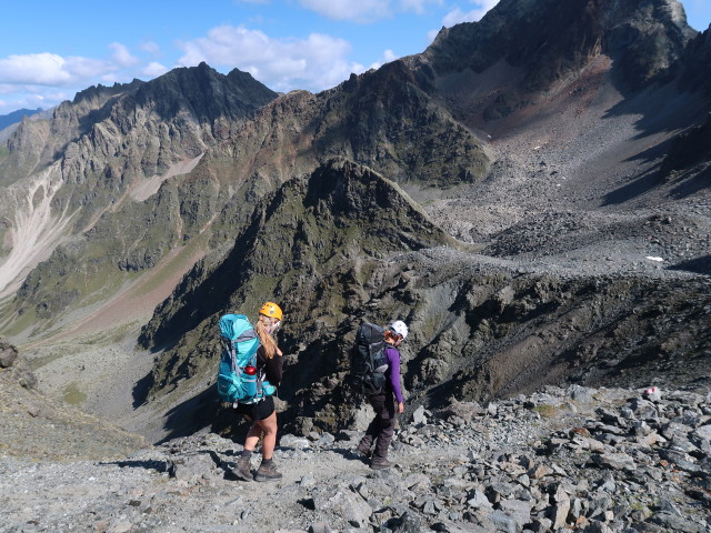 Evelyn und Bernadette am Weg 911 zwischen Sandj&ouml;chl und Luibisscharte (17. Aug.)