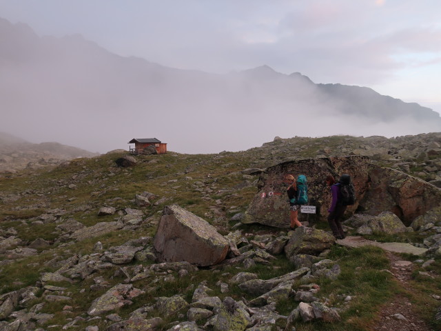 Evelyn und Bernadette am Weg 911 beim Unteren Spitzingsee (18. Aug.)