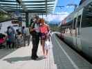 Bernadette und Evelyn im Bahnhof Imst-Pitztal (15. Aug.)