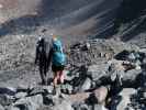 Bernadette und Evelyn am Weg 911 zwischen Sandjöchl und Luibisscharte (17. Aug.)