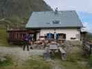 Bernadette und Evelyn bei der Frischmannhütte, 2.192 m (18. Aug.)