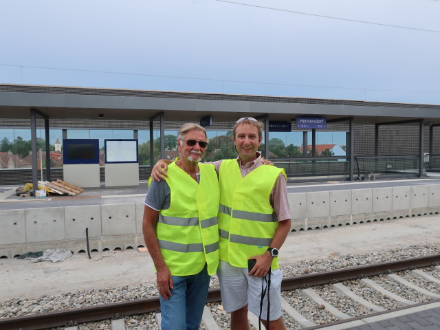 Papa und ich im Bahnhof Hennersdorf