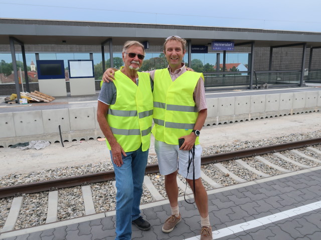 Papa und ich im Bahnhof Hennersdorf