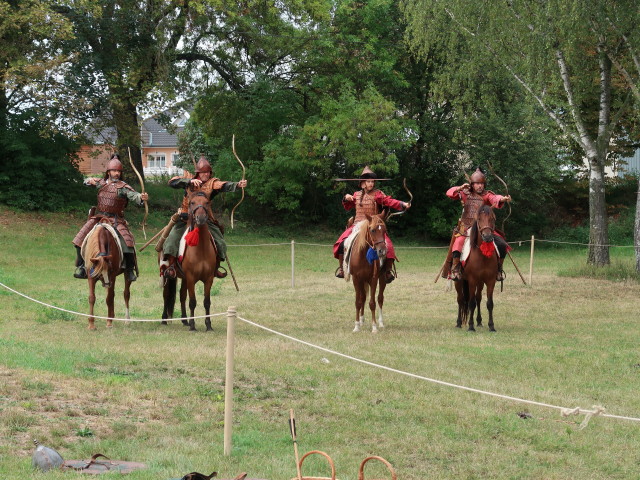 Reitershow 'Hunnische Kampfkunst' am Hunnenfest