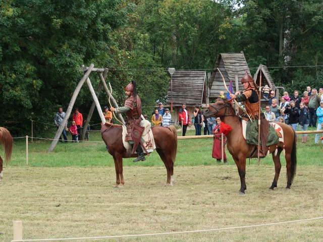 Reitershow 'Hunnische Kampfkunst' am Hunnenfest