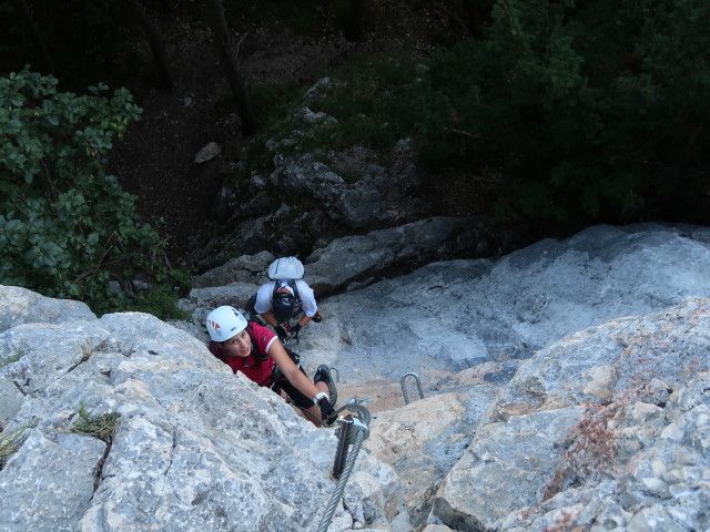 &Ouml;TK-Klettersteig: Larissa und Erich im Einstiegs&uuml;berhang