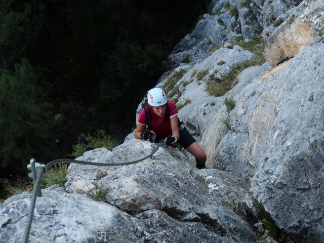 &Ouml;TK-Klettersteig: Larissa im Teil 1
