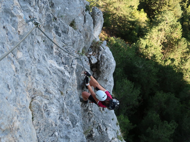 &Ouml;TK-Klettersteig: Larissa im Teil 1