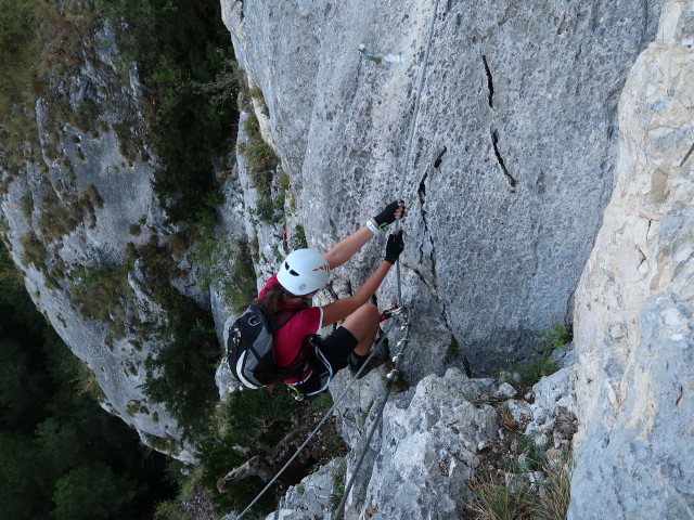 &Ouml;TK-Klettersteig: Larissa im Teil 1