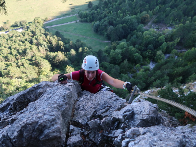 &Ouml;TK-Klettersteig: Larissa im Teil 1