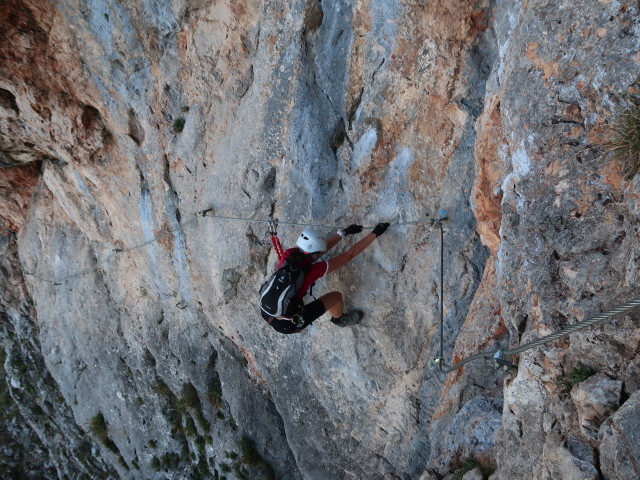 &Ouml;TK-Klettersteig: Larissa im Teil 3