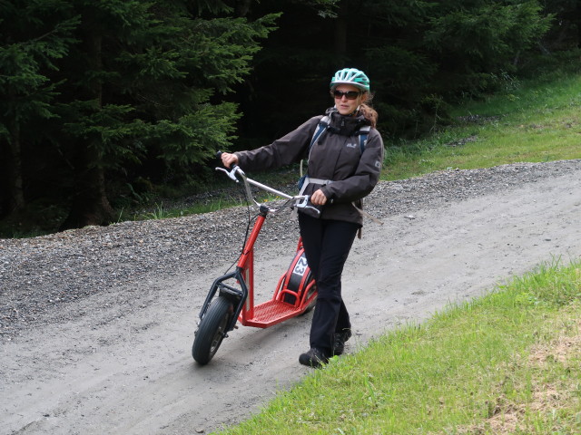 Sabine auf der Rollerstrecke