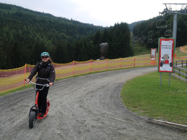 Sabine auf der Rollerstrecke