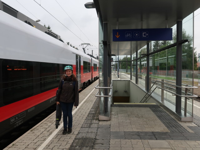 Sabine im Bahnhof Ulmerfeld-Hausmening, 301 m