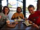 Hannelore, Martin und ich in der Eisdiele Harrer in Berndorf