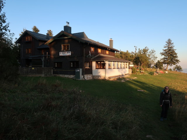 Sabine bei der Wilhelm-Eichert-Hütte, 1.052 m