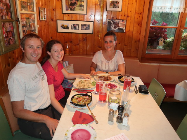 Ich, Sabine und Romy in der Bregenzer H&uuml;tte, 1.290 m (29. Sep.)