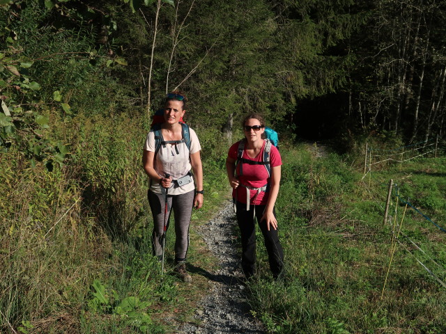Romy und Sabine zwischen Ebniter Ache und Ebniter Stra&szlig;e (30. Sep.)