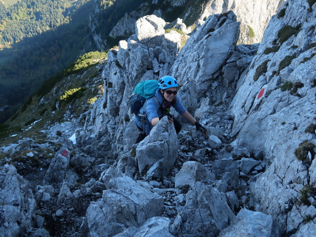 Wildfrauen-Klettersteig: Sabine zwischen Frauenmauer und Bosruck (6. Okt.)