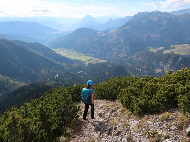 Sabine am Weg 610 zwischen Lahnerkogel und Fuchsalm (6. Okt.)