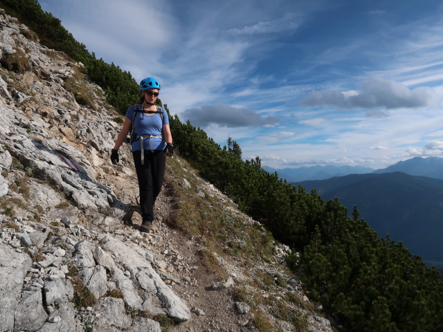 Sabine am Weg 610 zwischen Lahnerkogel und Fuchsalm (6. Okt.)