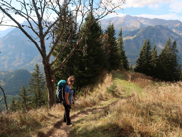 Sabine am Weg 610 zwischen Lahnerkogel und Fuchsalm (6. Okt.)