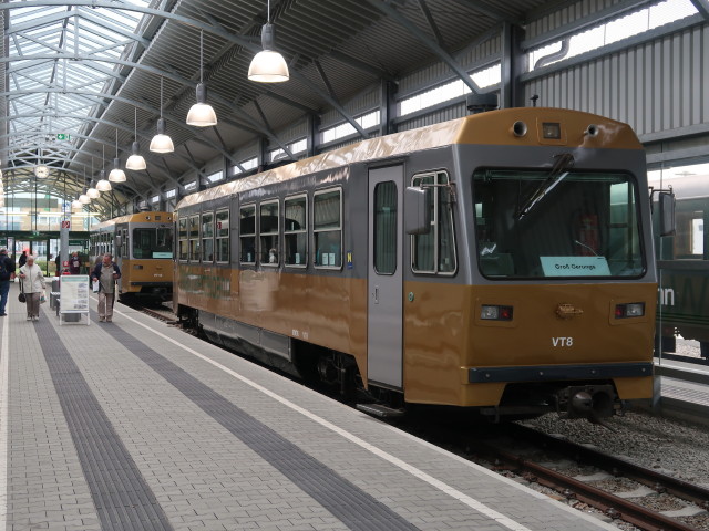 VT8 als R 16905 im Bahnhof Gm&uuml;nd N&Ouml;, 500 m