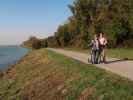 Sabine und ich am Donauradweg bei Langenzersdorf