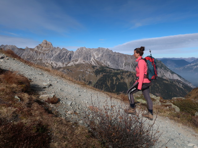 Romy am Golmer Höhenweg zwischen Golmer Joch und Latschätzkopf (21. Okt.)