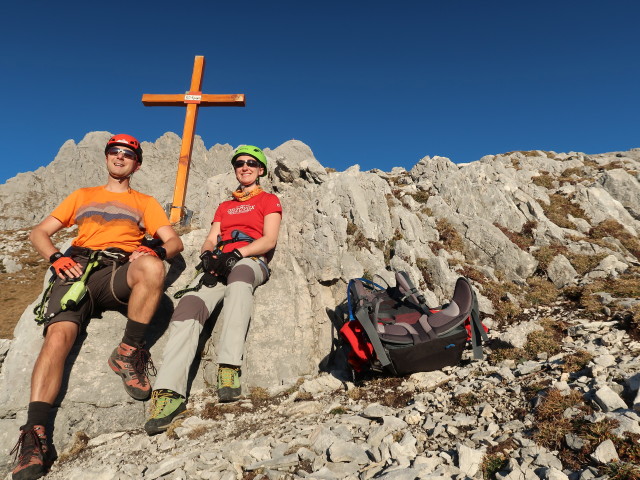 Bert-Rinesch-Klettersteig: Ich und Carmen beim Südostsporn-Kreuz, 1.833 m