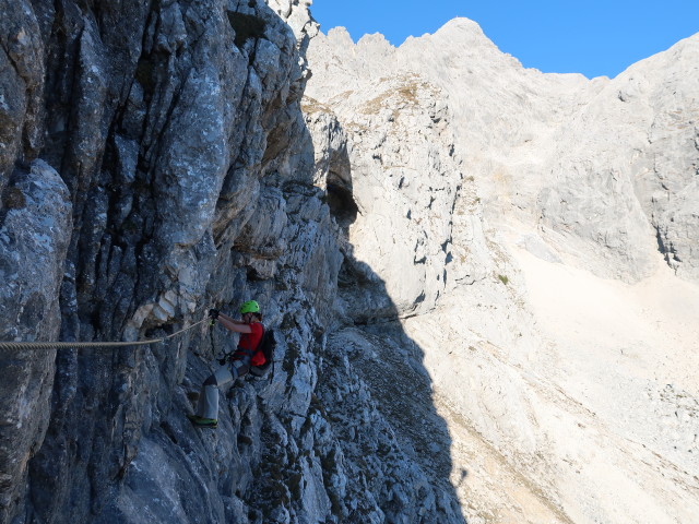 Bert-Rinesch-Klettersteig: Carmen zwischen S&uuml;dostsporn-Kreuz und 1. H&ouml;hle