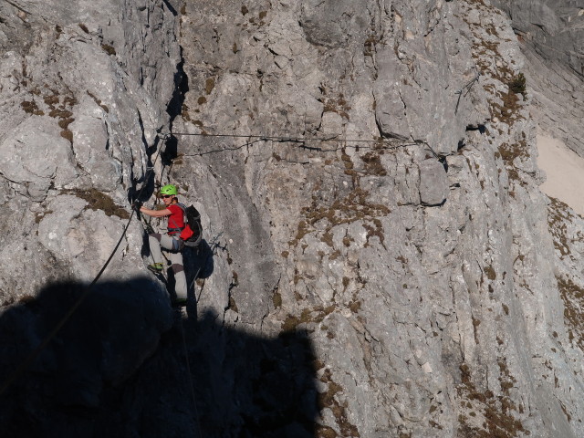 Bert-Rinesch-Klettersteig: Carmen nach der 1. Seilbr&uuml;cke
